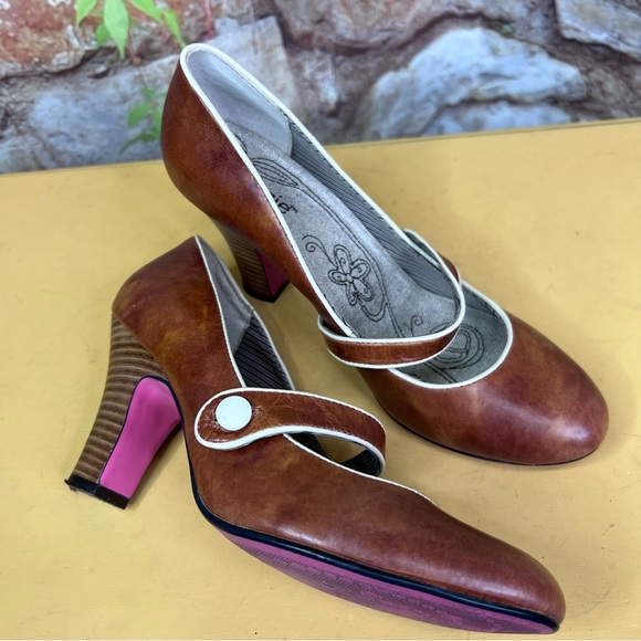 KENSIE Burnished Brown Leather Mary Janes, 7.5 - Picture 12 of 12